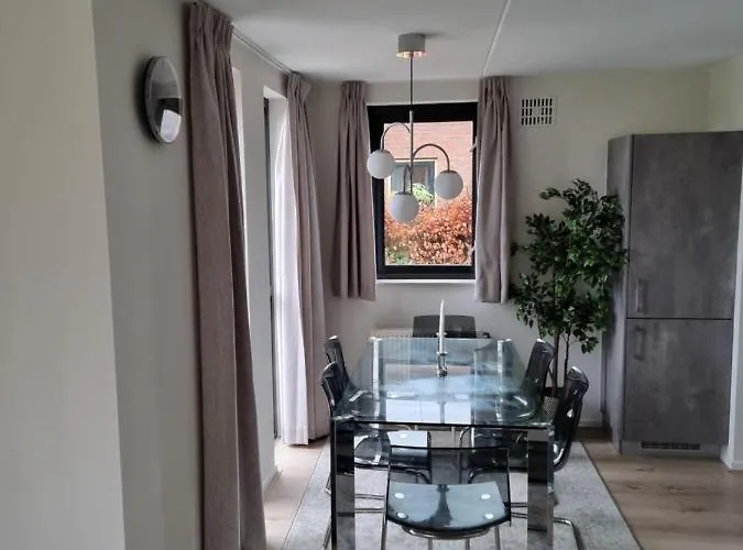 Hotel Vakantiewoning Maas En Waal 195 4*