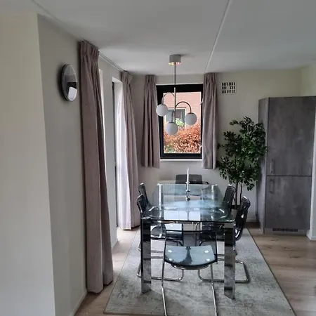 Hotel Vakantiewoning Maas En Waal 195 4*